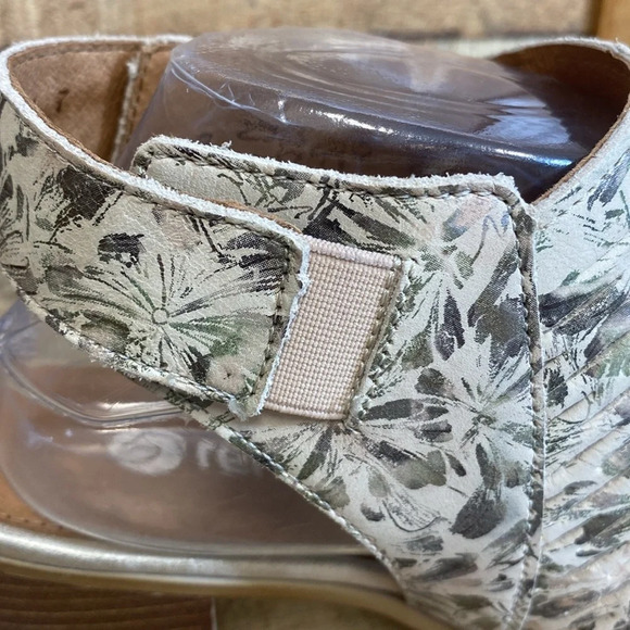 Remonte Sandals Women Size 41 US 10 10.5 Cream Green Leather Perforated Metallic - Picture 7 of 16